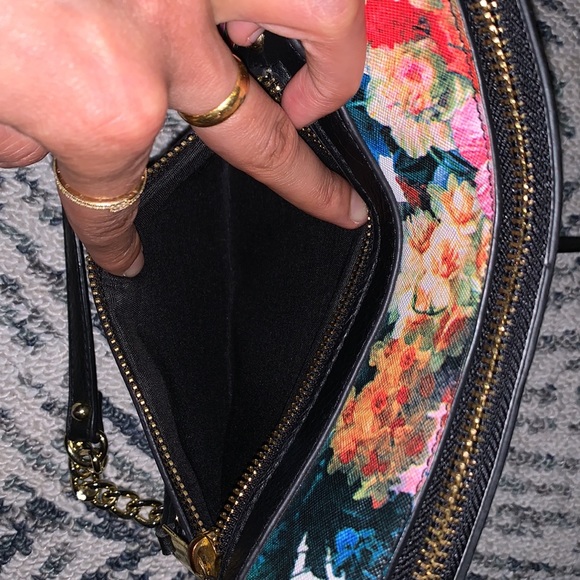 Colourful floral crossbody. - Picture 6 of 6